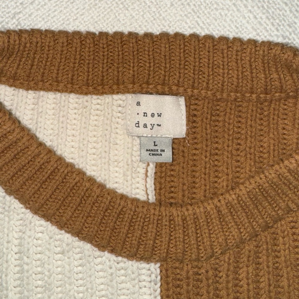 Color Block Sweater - Picture 2 of 3